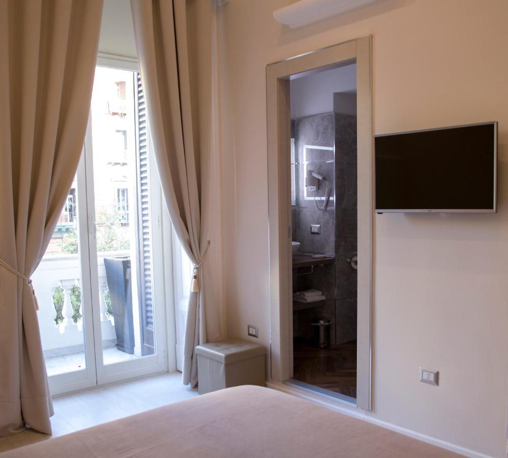 Royal Luxury 3* Naples