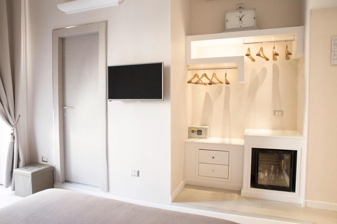 Royal Luxury 3* Naples